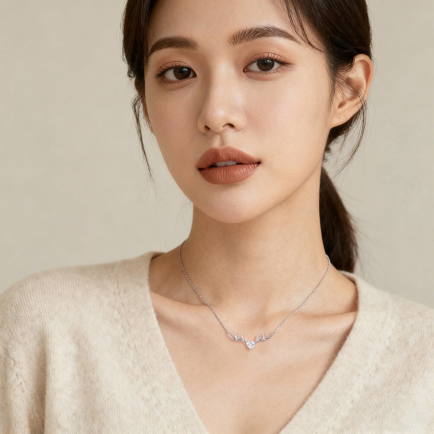 925 Sterling Silver Elegant Deer Antler Necklace With Heart Gemstone Pendant